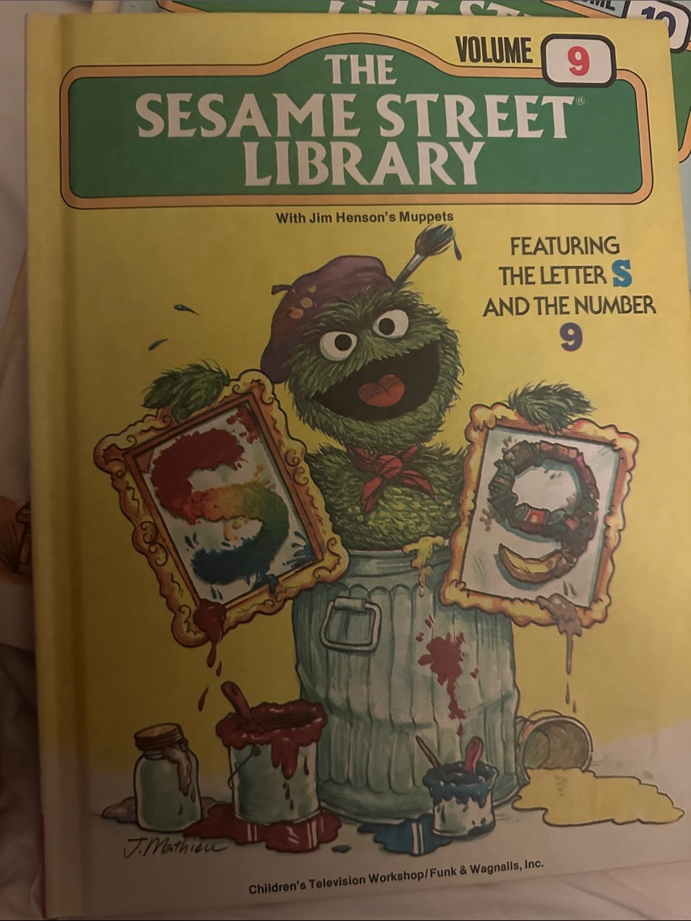 Sesame Street Yellow Cover Featuring Oscar the Grouch with Paint